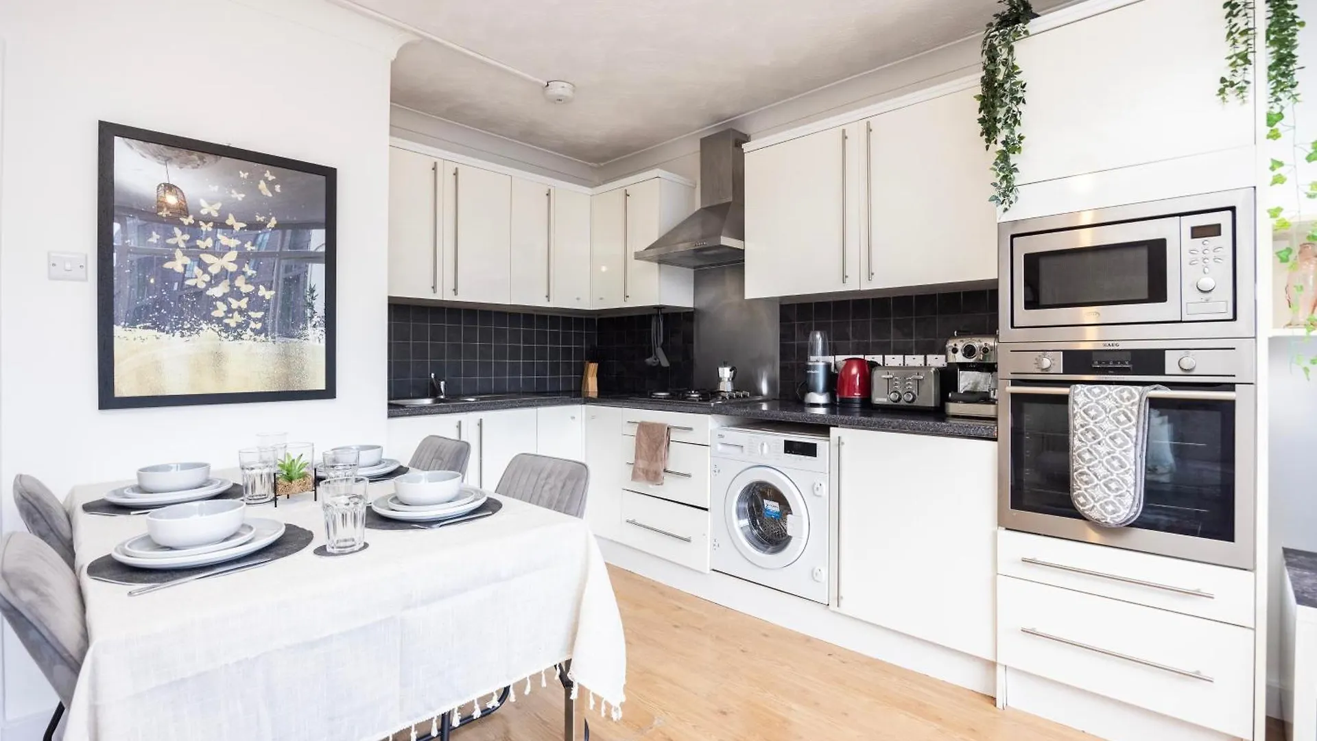 Trendy 4 Bed Apartment Near Vibrant Shoreditch W Balcony And Walking Distance To Tube Londýn